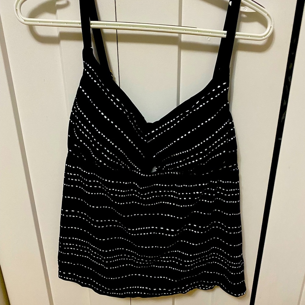 NWT this wonderful swimsuit top